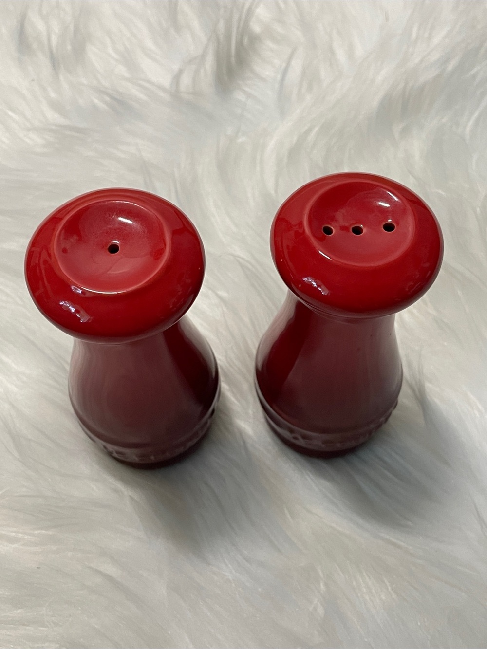 Le Creuset Cerise salt & pepper shakers - Picture 2 of 7